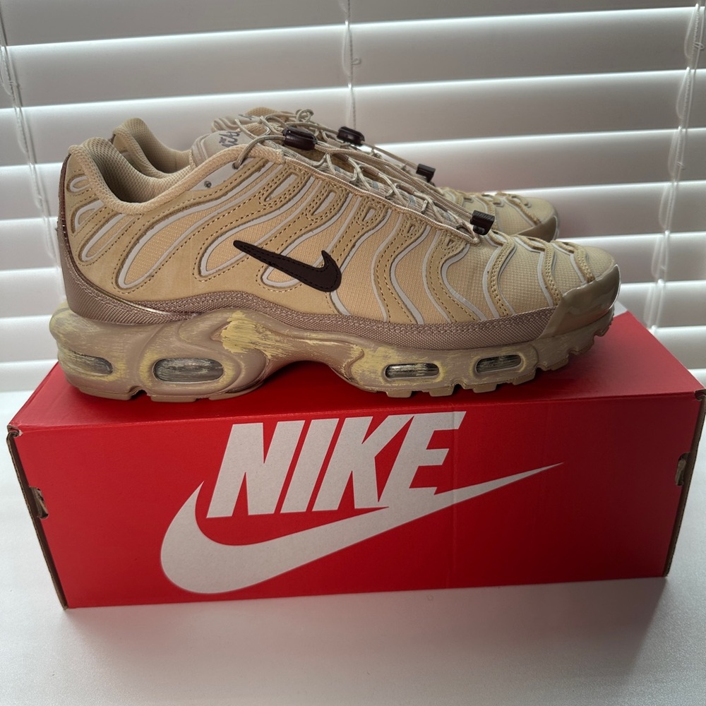 Nike Men's Tan Sneakers